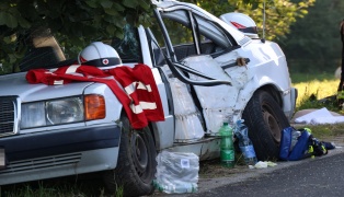 Autolenker (30) erlag nach schwerem Verkehrsunfall bei Pilsbach im Krankenhaus seinen Verletzungen
