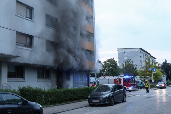 44 Personen evakuiert: Wieder grerer Einsatz bei Kellerbrand in einem Hochhaus in Wels-Lichtenegg
