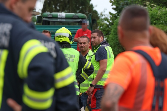 Gasaustritt: Gasleitung bei Baggerarbeiten auf einem Grundstck in Grieskirchen beschdigt