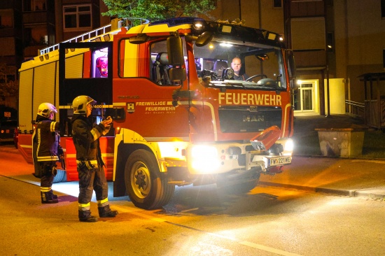 Rauchender Boiler: Einsatzkrfte der Feuerwehr zu Brandverdacht in Wels-Vogelweide alarmiert