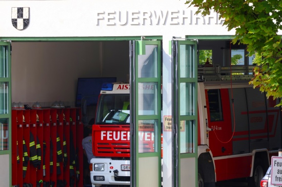 Rasenmhertraktor umgestrzt: Einsatzkrfte zu Personenrettung nach Aistersheim alarmiert
