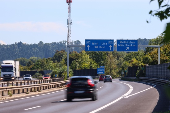 Geisterfahrer: LKW-Sattelzug auf der Welser Autobahn bei Weikirchen an der Traun gestoppt