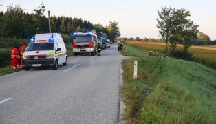 Lenker verletzt: Auto bei Sipbachzell von Strae abgekommen und gegen Baumgruppe gekracht