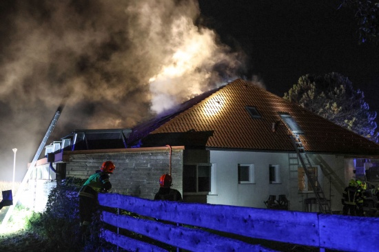 Ausgedehnter Vollbrand im Dachgescho eines Wohnhauses in Thalheim bei Wels