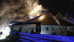 Ausgedehnter Vollbrand im Dachgescho eines Wohnhauses in Thalheim bei Wels