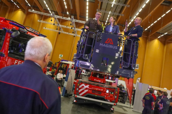 "retter Messe 2025": Claudia Plakolm (VP) erffnete in Wels die Leitmesse fr Einsatzorganisationen