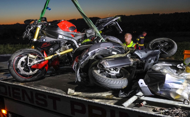 Tdliche Kollision zwischen Motorroller und Motorrad auf Voralpenstrae bei Rohr im Kremstal