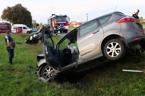 Kollision zwischen zwei Autos auf Pyhrnpass Strae in Sattledt