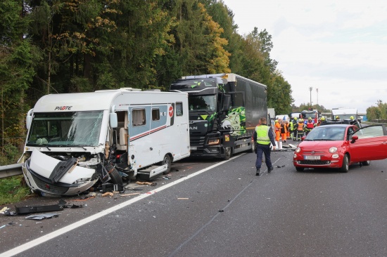 Crash mit fnf Fahrzeugen: Sperre der Pyhrnautobahn bei Ried im Traunkreis nach Verkehrsunfall