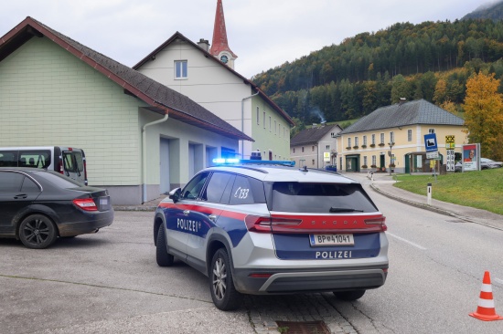 Steinbach am Ziehberg: Feuerwehr bei Belftungsmanahmen nach bereits gelschtem Brand im Einsatz