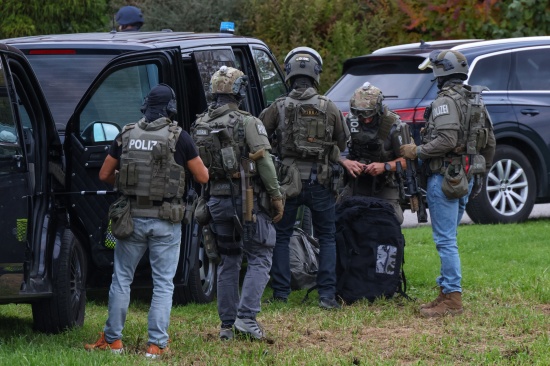 Cobraeinsatz: Polizeigroaufgebot bei Bauernhof in Vorchdorf im Einsatz