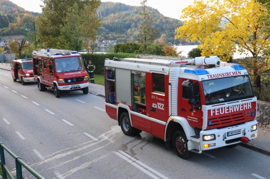 Lscharbeiten mit Seeblick: Feuerwehr bei Brand im Ortszentrum von Traunkirchen im Einsatz