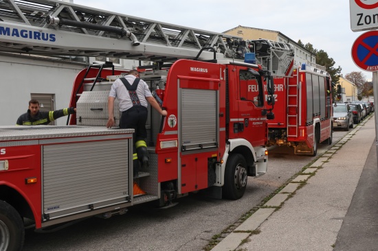 Person drohte abzustrzen: Feuerwehr zu Personenrettung nach Wels-Neustadt alarmiert