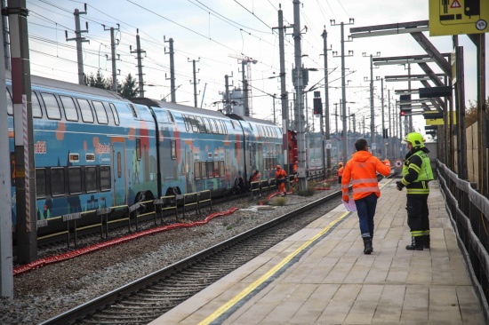 Personenzug abgeschleppt: Drei Feuerwehren zu Personenevakuierung nach Marchtrenk alarmiert