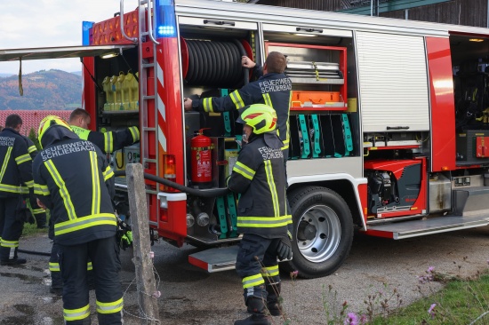 Nach Flmmarbeiten: Brand im Dachbereich eines Gebudes in Schlierbach schnell unter Kontrolle
