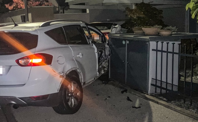 Sechs beschdigte Fahrzeuge bei nchtlichem Unfall in Wels-Vogelweide