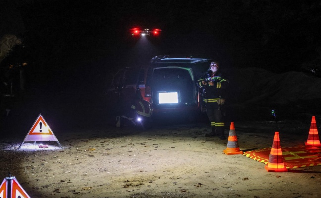 Personensuche: Feuerwehr zu nchtlicher Suchaktion nach Polizeieinsatz in Wels-Innenstadt alarmiert