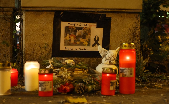 Tdlicher Verkehrsunfall: Fugngerin (19) nach Kollision mit PKW in Leonding im Klinikum verstorben