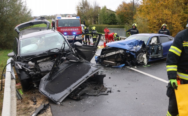 Vier teils Schwerverletzte bei Frontalcrash zweier Autos in St. Marien