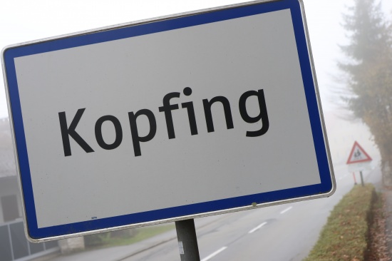 Tragischer Unfall: Mdchen (1) in Kopfing im Innkreis tdlich von Auto berrollt