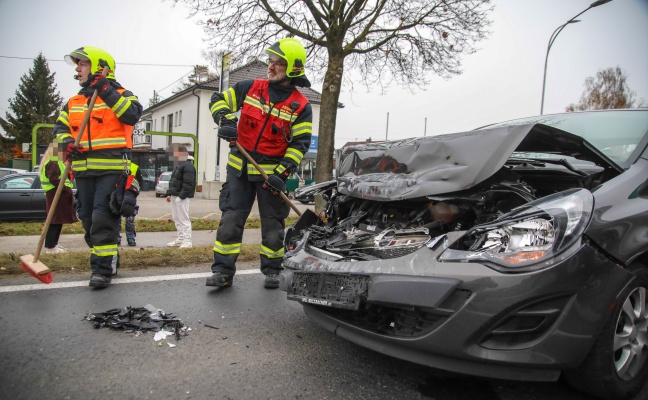 Aufrumarbeiten nach Auffahrunfall auf Wiener Strae bei Marchtrenk