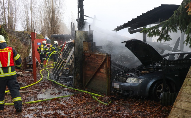 Sieben Feuerwehren beim Vollbrand eines Kleingebudes in Pettenbach im Einsatz