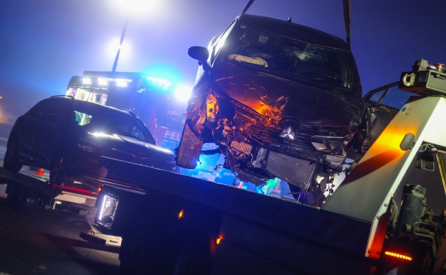 Schwerer Verkehrsunfall mit drei beteiligten Autos auf Steyrer Strae bei Kronstorf