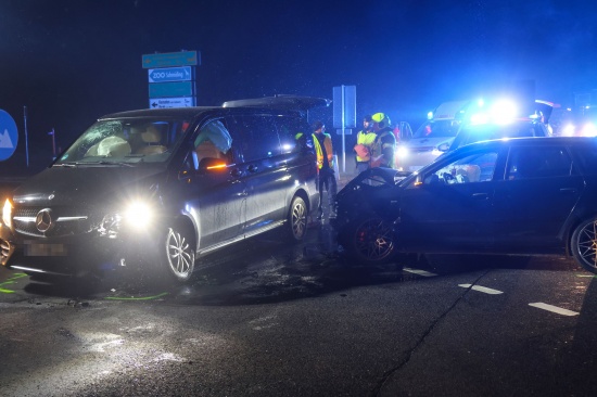 Drei Verletzte bei heftigem Kreuzungscrash auf Wallerner Strae in Pichl bei Wels