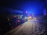 Wintereinbruch: Zahlreiche Feuerwehren in Obersterreich bei Fahrzeugbergungen im Einsatz