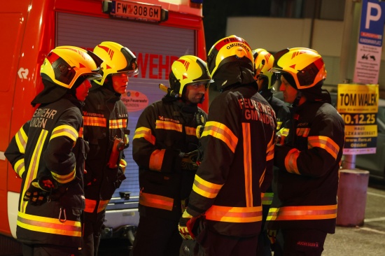 Feuerwehr und Polizei bei Suchaktion nach abgngiger Person in Gmunden im Einsatz