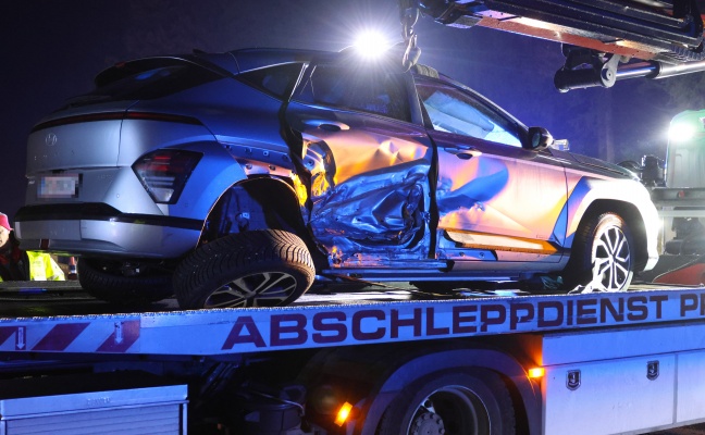 Schwerer Kreuzungscrash zwischen zwei PKW auf Voralpenstrae bei Sierning
