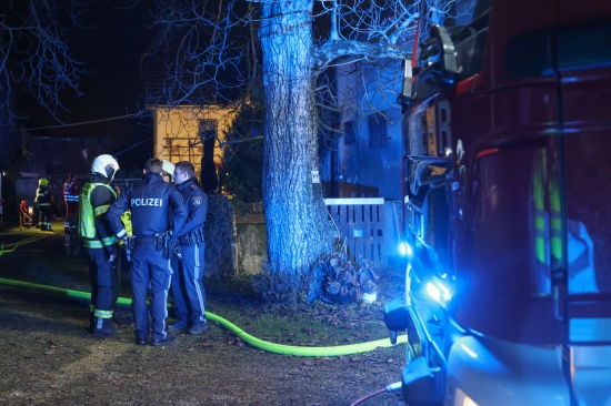 Zwei Feuerwehren bei Brand im Heizraum eines landwirtschaftlichen Gebudes in Enns im Einsatz