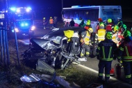 Auto gegen Linienbus: Zwei Schwerverletzte bei Frontalkollision auf Eferdinger Strae in Alkoven