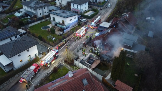 Sechs Feuerwehren bei Brand bei einem Wohnhaus in Pichl bei Wels im Einsatz