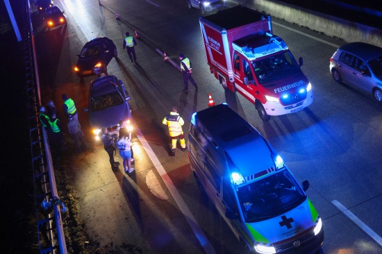 Einsatzkrfte nach Verkehrsunfall auf Westautobahn bei Eggendorf im Traunkreis im Einsatz
