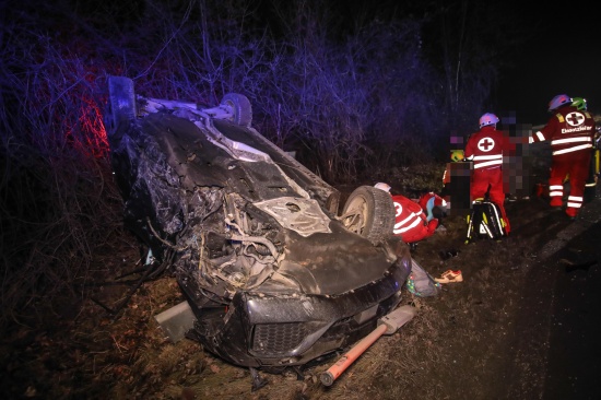 Acht Verletzte bei schwerem Crash zwischen zwei Fahrzeugen in Marchtrenk