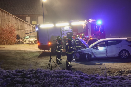 Streifkollision zwischen zwei Autos auf Pyhrnpass Stra�e bei St. Pankraz
