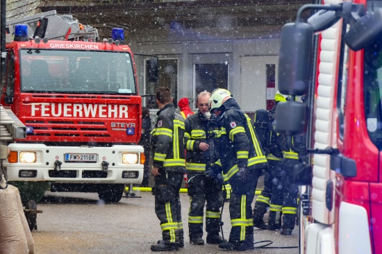 Alarmstufe 2: Gro�einsatz bei Brand in einem Silo eines Unternehmens in Grieskirchen