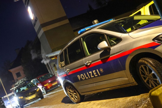 Schnelle Entwarnung: Drei Feuerwehren zu Brand im Dachbereich eines Geb�udes in Gallspach alarmiert