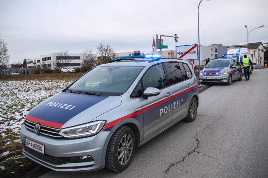 Eine verletzte Person bei Kreuzungscrash auf Wiener Stra�e in Marchtrenk