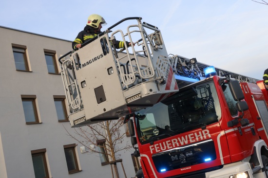 Brandverdacht: Piepsender Rauchwarnmelder in einem Mehrparteienwohnhaus in Wels-Vogelweide
