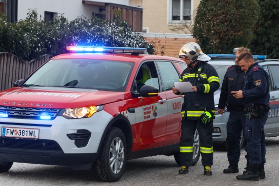 Gemeldeter Rauch aus Geb�udedach in Thalheim bei Wels kam doch ordnungsgem�� aus Schornstein