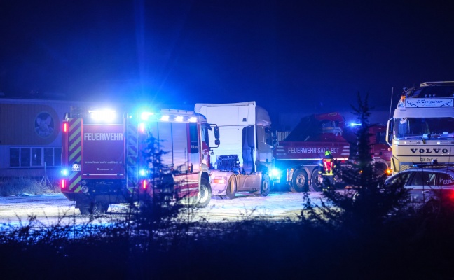 LKW-Bergung: Feuerwehr zum Freimachen von Verkehrswegen nach Sattledt alarmiert