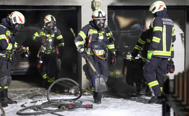 Garagenbrand: Zwei Feuerwehren �ber mehrere Umwege zu Brandereignis in Buchkirchen alarmiert