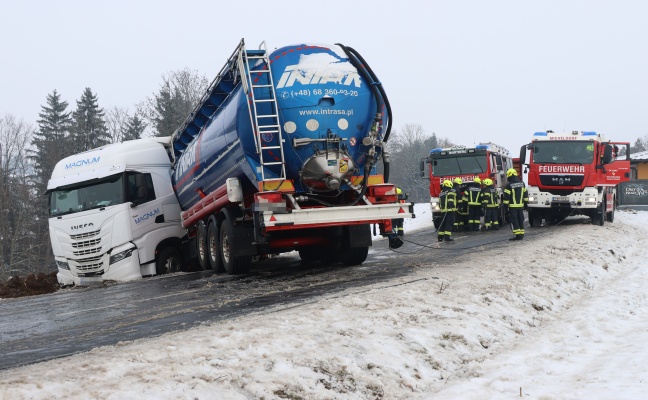 Schneechaos: Teils intensiver Schneefall und Regen sorgte f�r zahlreiche Unf�lle in Ober�sterreich