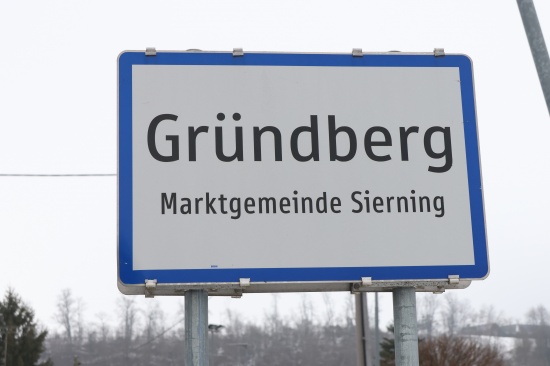 Cobra- und Polizeieinsatz: Stundenlanger Gro�einsatz bei einem Einfamilienhaus in Sierning