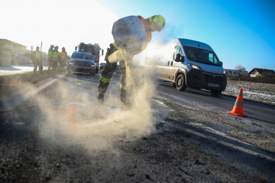 Auffahrunfall mit mehreren beteiligten Fahrzeugen auf Wiener Stra�e bei Marchtrenk