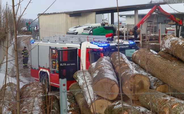 Personenrettung: F�nf Feuerwehren, Rettung, Notarzthubschrauber in Ried im Traunkreis im Einsatz