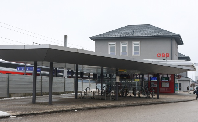 Neumarkt im Hausruckkreis: Fahrgast hantierte im Regionalzug mit seiner neuen Schreckschusspistole