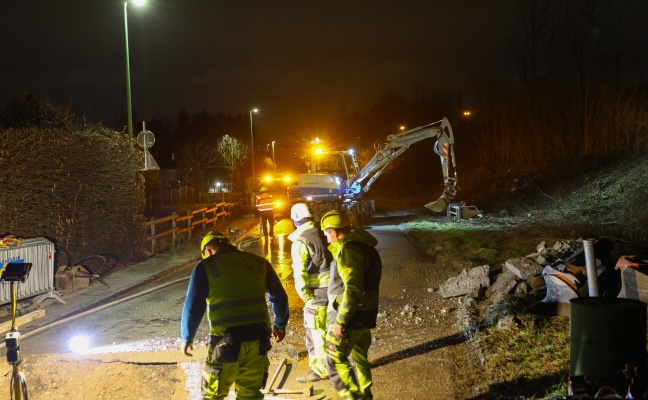 Rohrbruch an Wasserhauptleitung in Wels-Puchberg rasch behoben